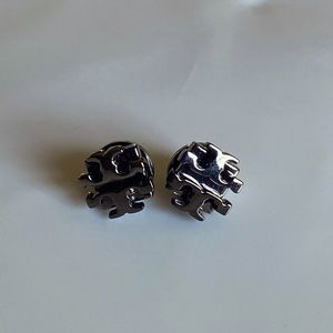 Tory Burch Classic Logo
Stud Earrings
